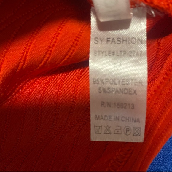 SY FASHION Crop Top Deep V Neck Full Zip Red Slimming Size Medium - Picture 8 of 9